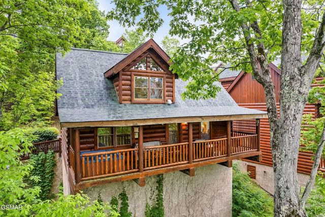 1932 Cougar Crossing Way, Sevierville, TN 37862