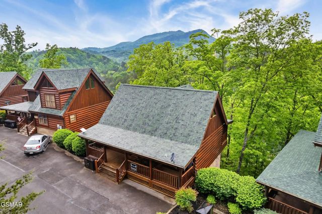 1932 Cougar Crossing Way, Sevierville, TN 37862