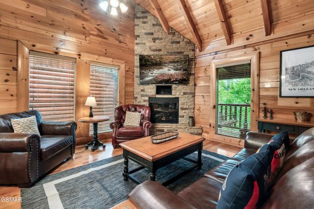 1932 Cougar Crossing Way, Sevierville, TN 37862