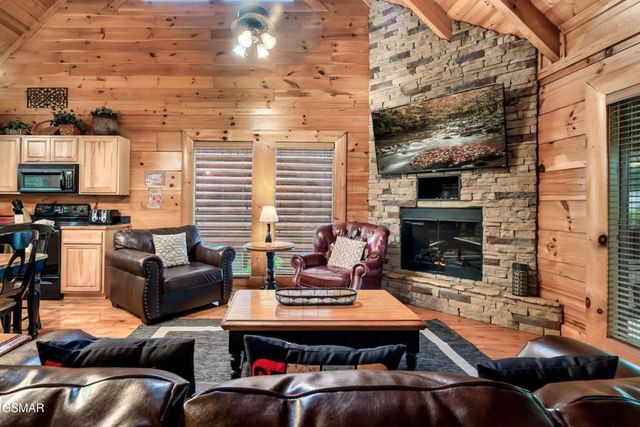 1932 Cougar Crossing Way, Sevierville, TN 37862