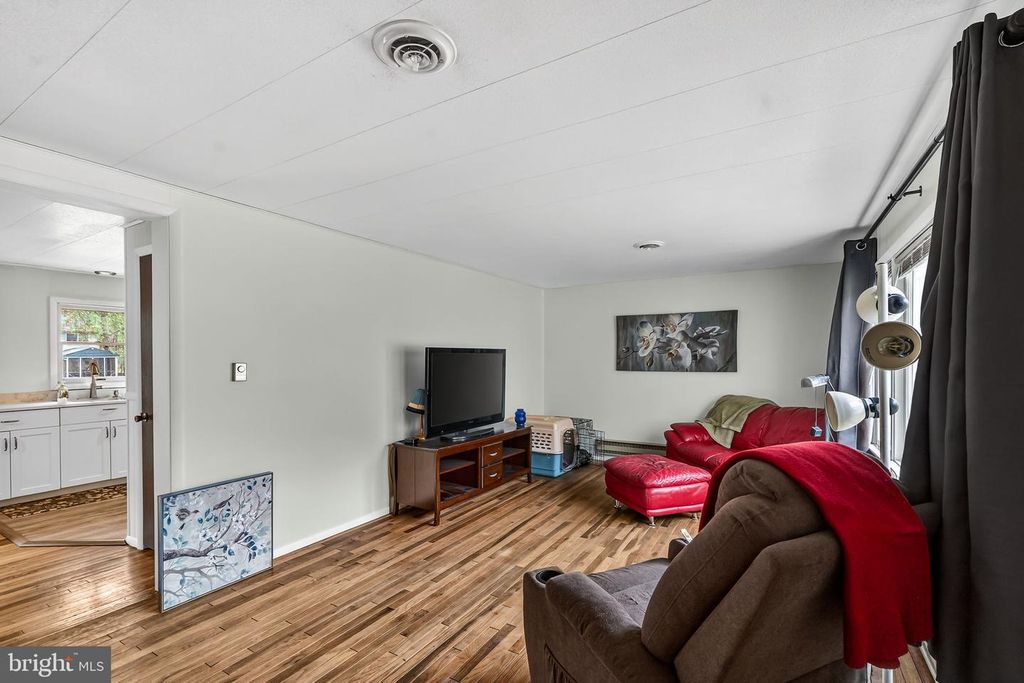 Image 2 of property listing at 132 PENNICK DR, Stevensville, MD 21666