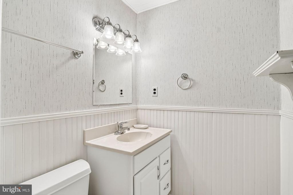 Image 25 of property listing at 132 PENNICK DR, Stevensville, MD 21666