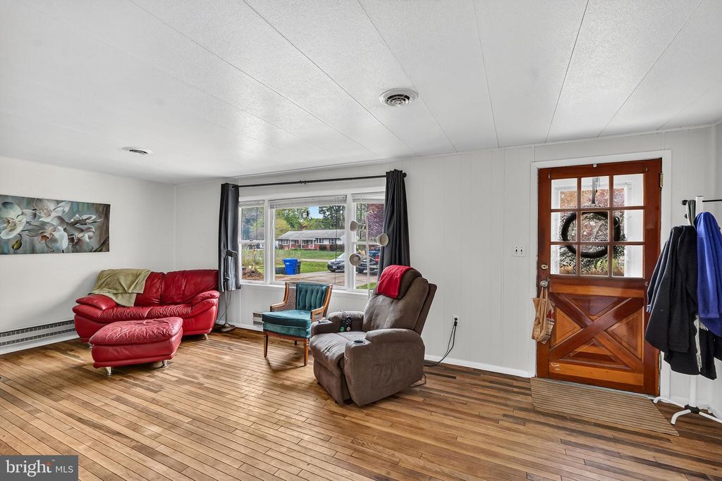 Image 5 of property listing at 132 PENNICK DR, Stevensville, MD 21666