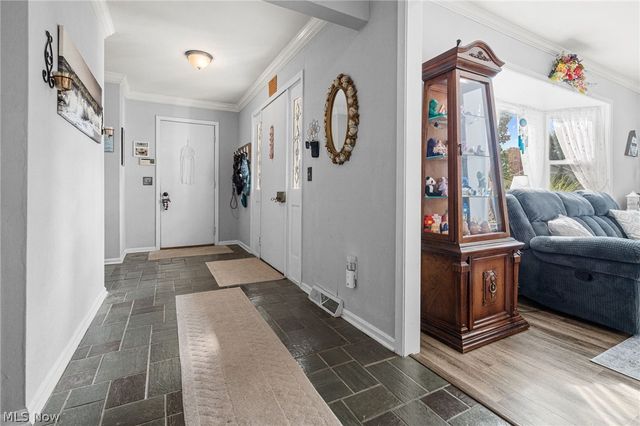 1200 Briarview Avenue NW, North Canton, OH 44720