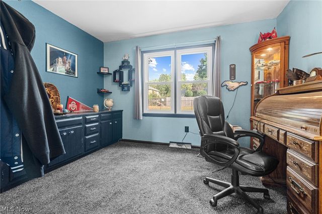 1200 Briarview Avenue NW, North Canton, OH 44720