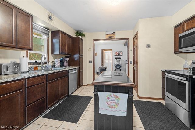 1200 Briarview Avenue NW, North Canton, OH 44720