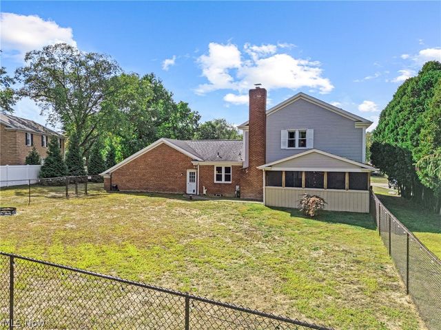 1200 Briarview Avenue NW, North Canton, OH 44720