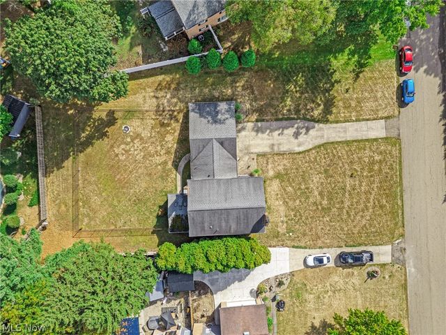 1200 Briarview Avenue NW, North Canton, OH 44720