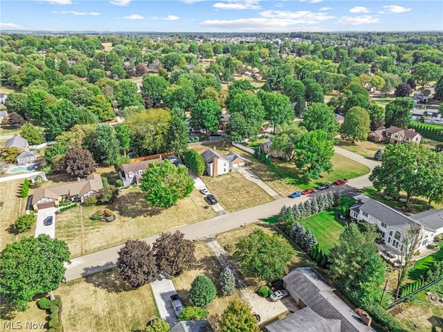 1200 Briarview Avenue NW, North Canton, OH 44720