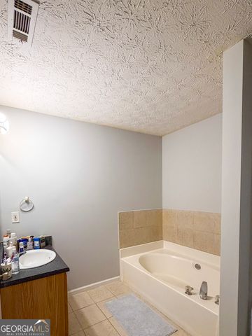 950 Foxworthy Lane, Riverdale, GA 30296