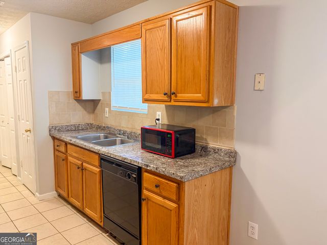 950 Foxworthy Lane, Riverdale, GA 30296