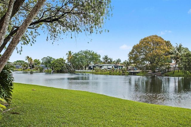 1731 NW 96th Ter 2J, Pembroke Pines, FL 33024