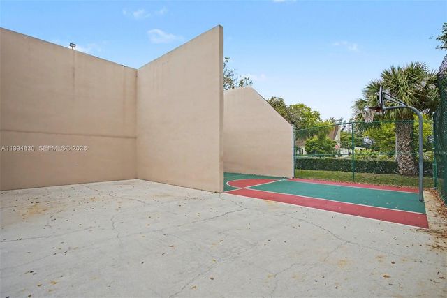 1731 NW 96th Ter 2J, Pembroke Pines, FL 33024