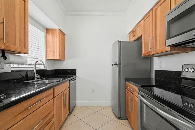 1731 NW 96th Ter 2J, Pembroke Pines, FL 33024