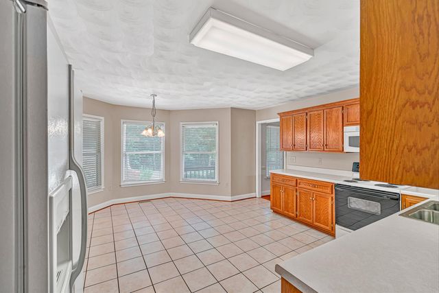 2013 Bear Creek DR, Salem, VA 24153