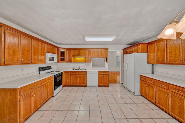2013 Bear Creek DR, Salem, VA 24153