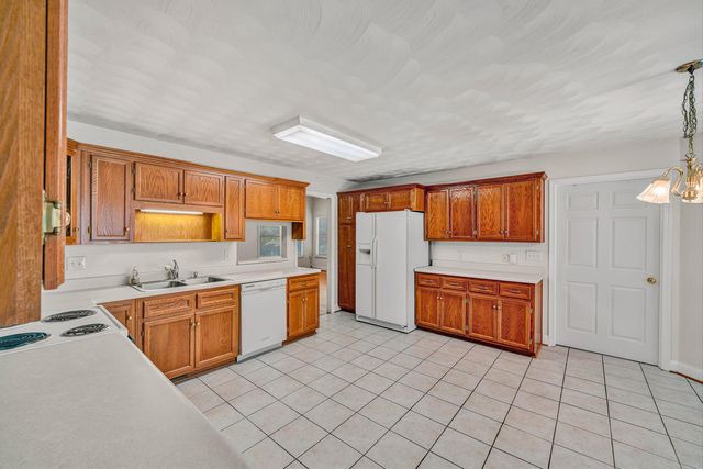 2013 Bear Creek DR, Salem, VA 24153
