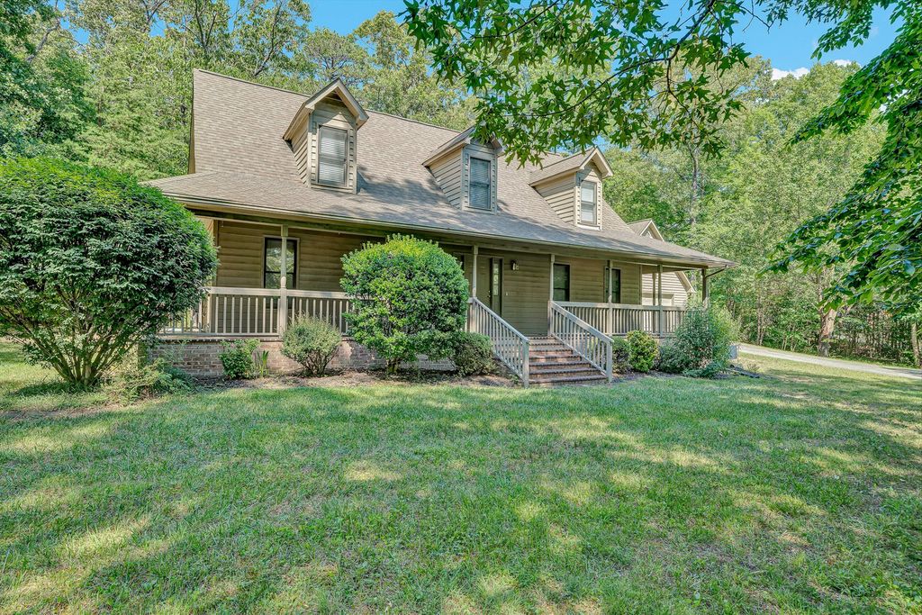 2013 Bear Creek DR, Salem, VA 24153