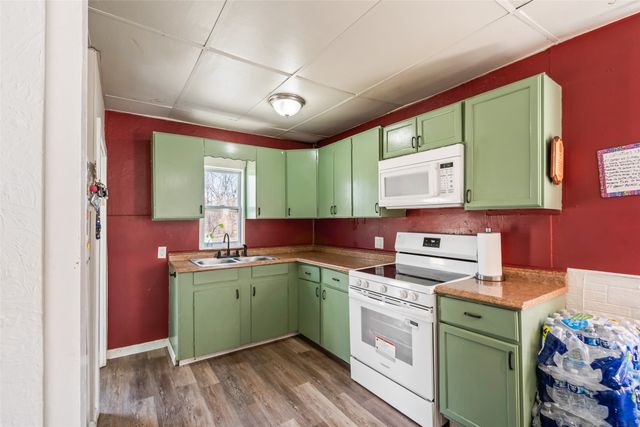 4103 E 32nd Street, Des Moines, IA 50317