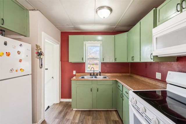 4103 E 32nd Street, Des Moines, IA 50317