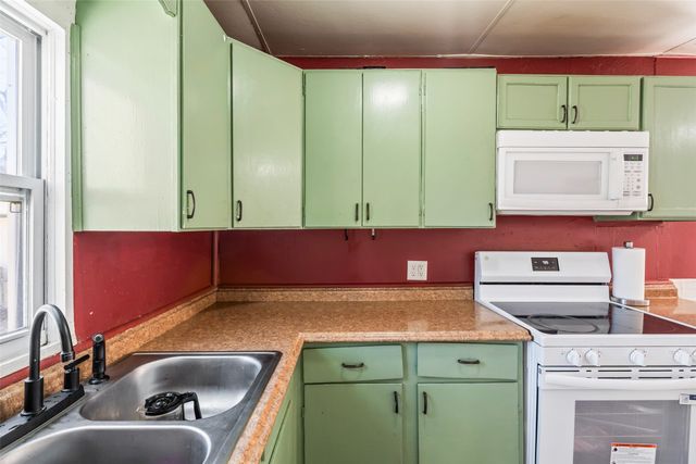 4103 E 32nd Street, Des Moines, IA 50317