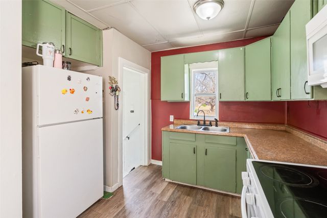 4103 E 32nd Street, Des Moines, IA 50317