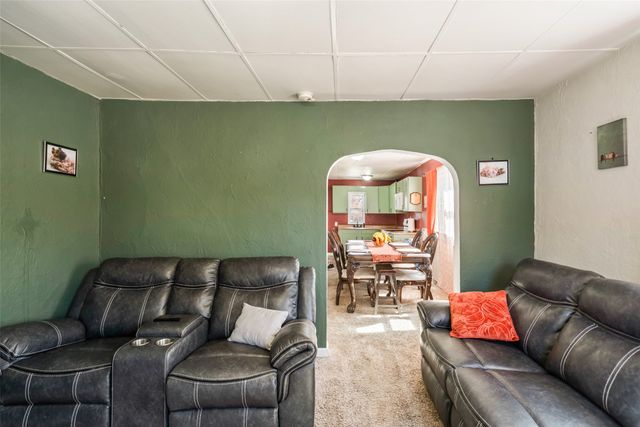 4103 E 32nd Street, Des Moines, IA 50317