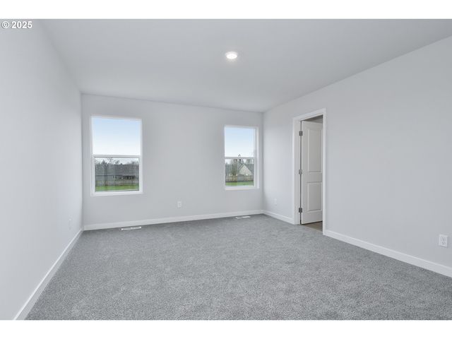 1393 OWL Ave, Woodburn, OR 97071