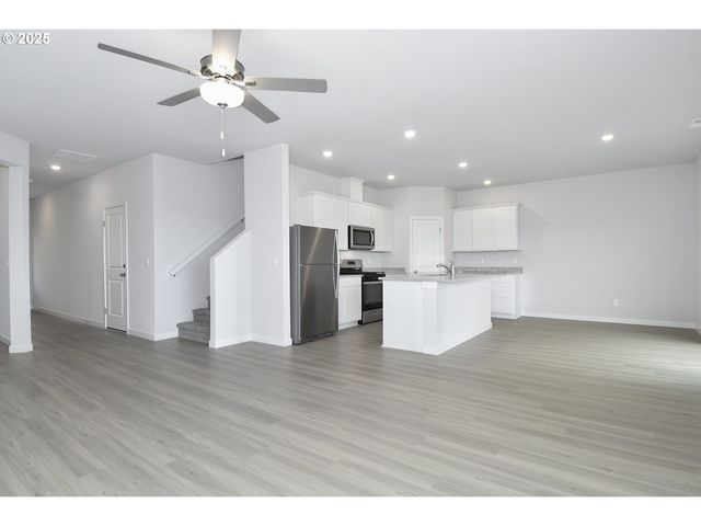 1393 OWL Ave, Woodburn, OR 97071