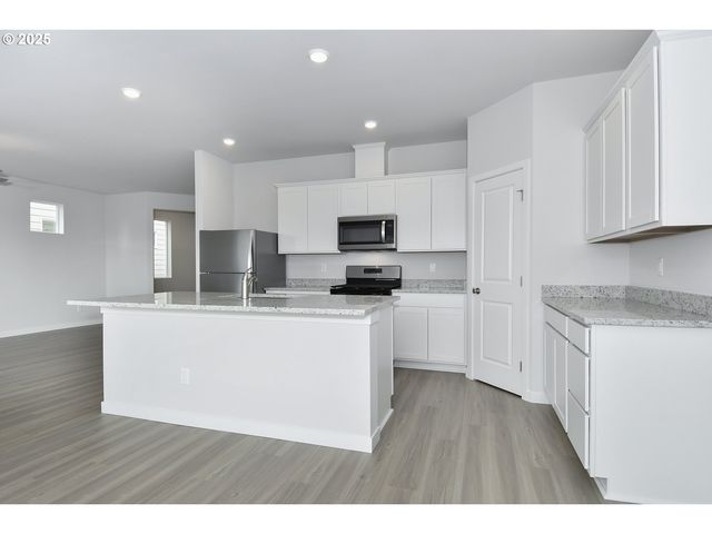 1393 OWL Ave, Woodburn, OR 97071