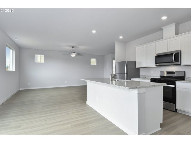 1393 OWL Ave, Woodburn, OR 97071