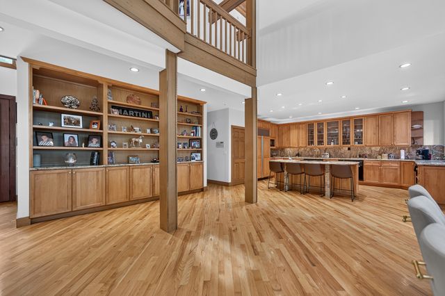 41W438 Barlow Drive, St. Charles, IL 60175