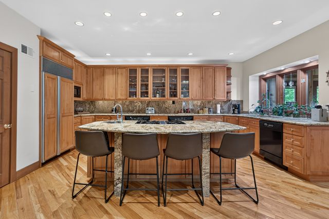 41W438 Barlow Drive, St. Charles, IL 60175