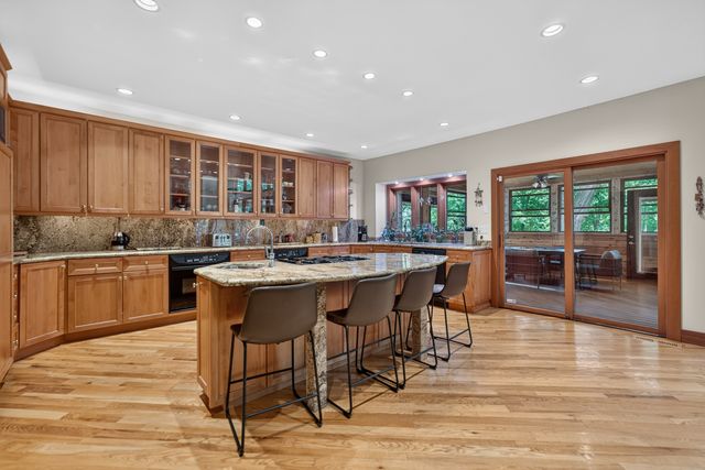 41W438 Barlow Drive, St. Charles, IL 60175