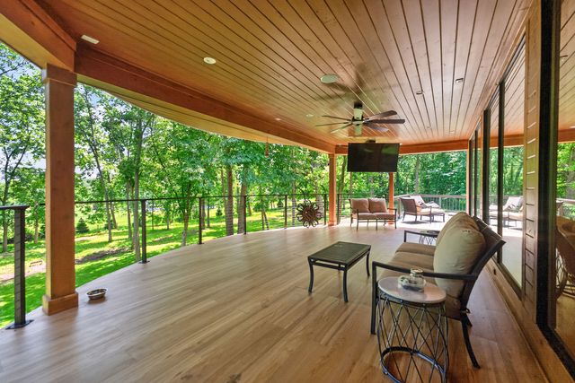 41W438 Barlow Drive, St. Charles, IL 60175