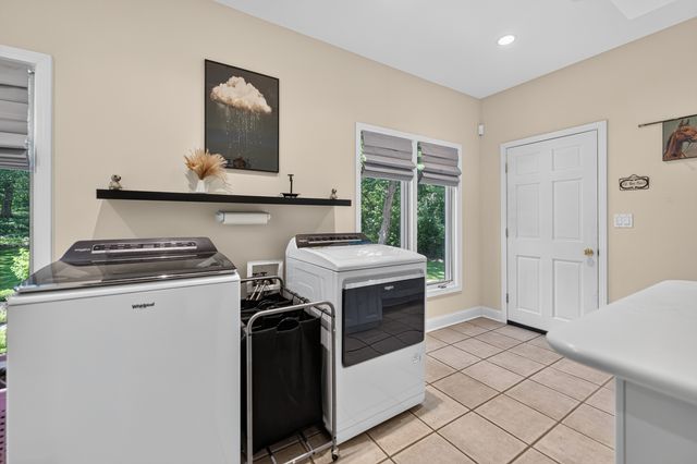 41W438 Barlow Drive, St. Charles, IL 60175