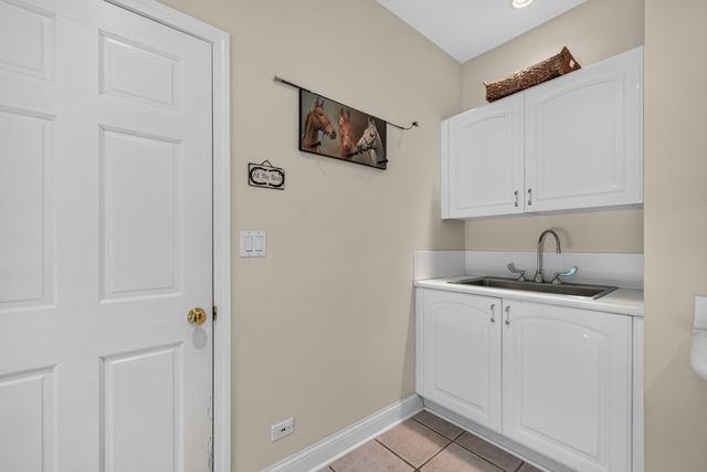41W438 Barlow Drive, St. Charles, IL 60175