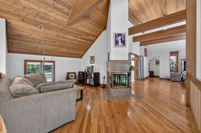 41W438 Barlow Drive, St. Charles, IL 60175