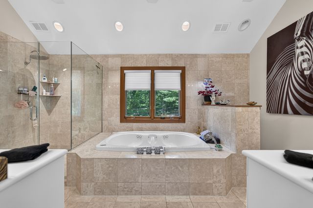 41W438 Barlow Drive, St. Charles, IL 60175