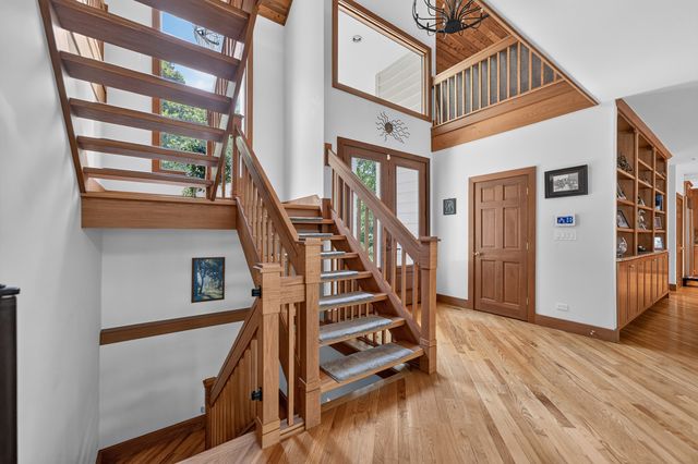 41W438 Barlow Drive, St. Charles, IL 60175