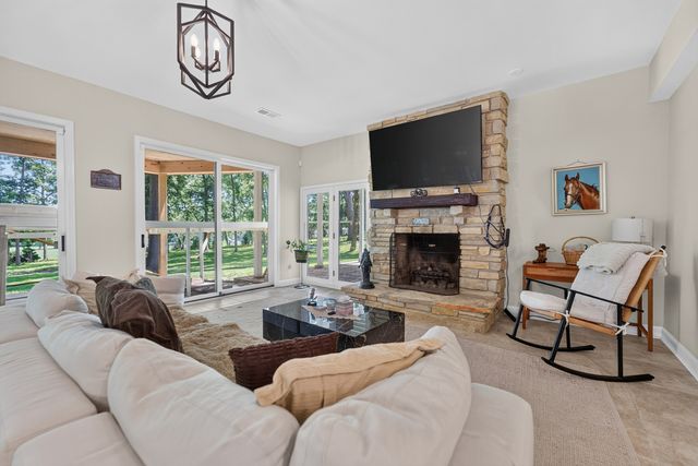 41W438 Barlow Drive, St. Charles, IL 60175