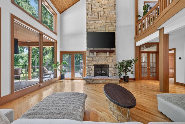 41W438 Barlow Drive, St. Charles, IL 60175