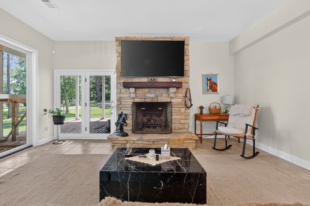 41W438 Barlow Drive, St. Charles, IL 60175