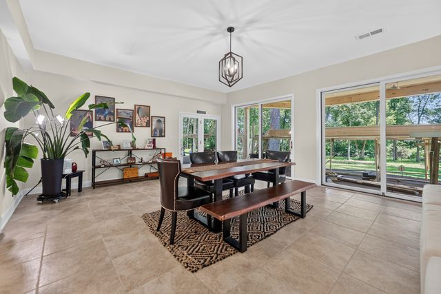 41W438 Barlow Drive, St. Charles, IL 60175