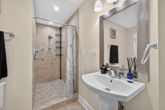 41W438 Barlow Drive, St. Charles, IL 60175