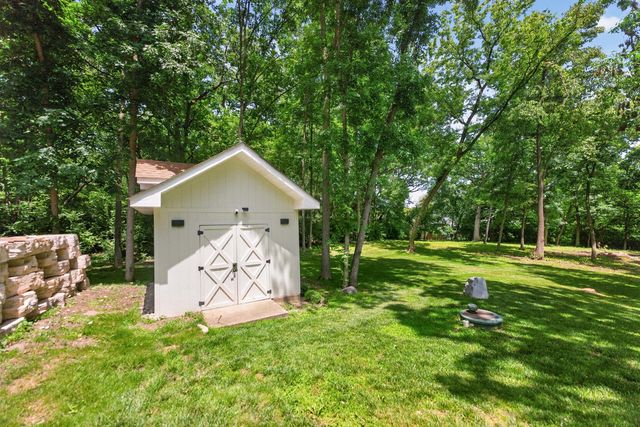 41W438 Barlow Drive, St. Charles, IL 60175