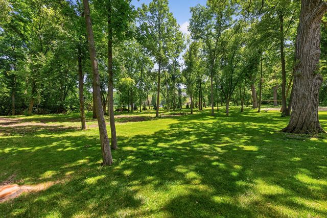 41W438 Barlow Drive, St. Charles, IL 60175