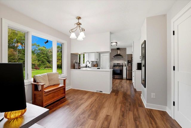 W230S2425 Morningside DRIVE, Waukesha, WI 53186