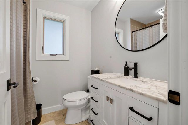 W230S2425 Morningside DRIVE, Waukesha, WI 53186