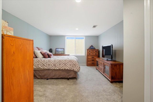 W230S2425 Morningside DRIVE, Waukesha, WI 53186